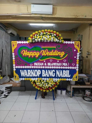 Papan Bunga di Panunggangan Timur